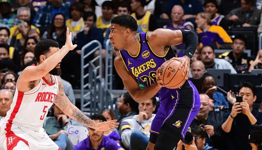 关于湖人B队翻盘独行侠，凯尔·库兹马制霸全场的信息