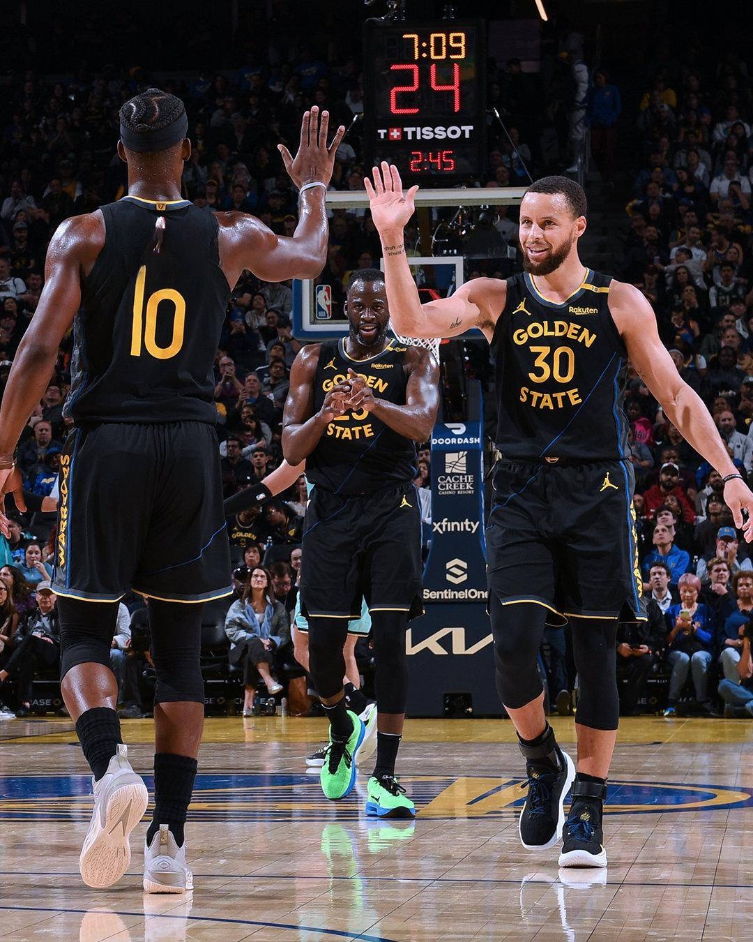 关于湖人B队翻盘独行侠，凯尔·库兹马制霸全场的信息