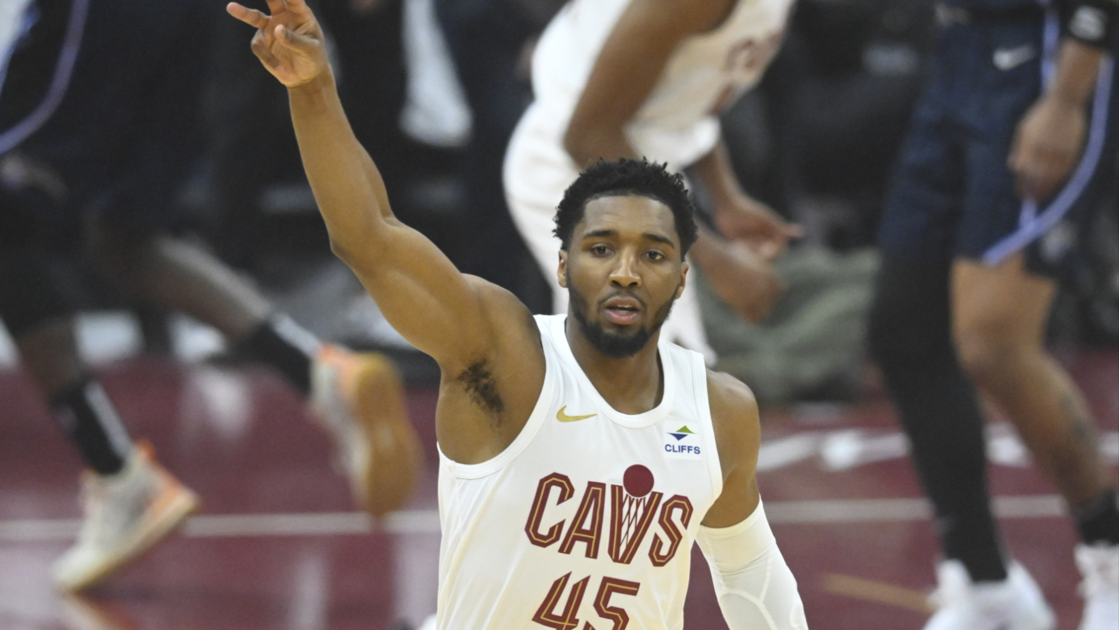 凯尔特人血洗雷霆，米切尔打破历史纪录的简单介绍