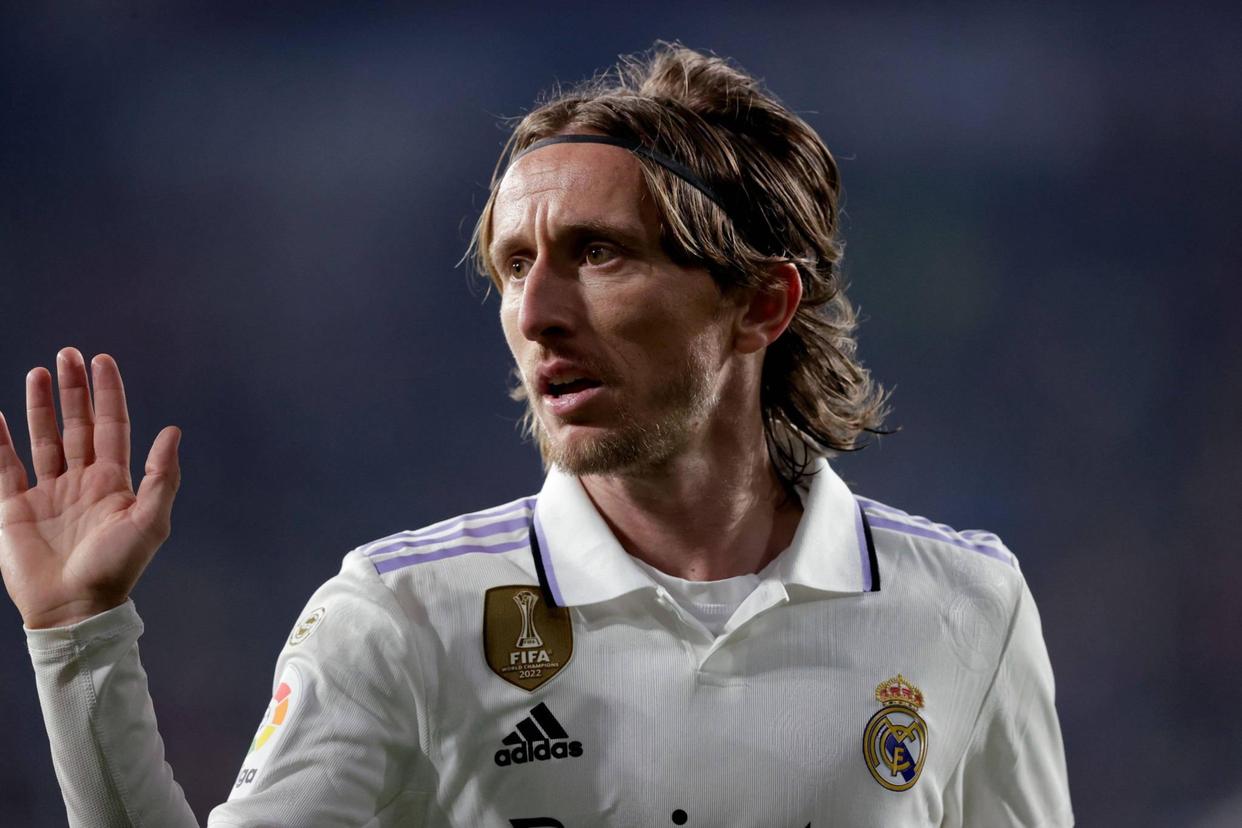 包含秘鲁强势比利时，莫德里奇打破历史纪录的词条