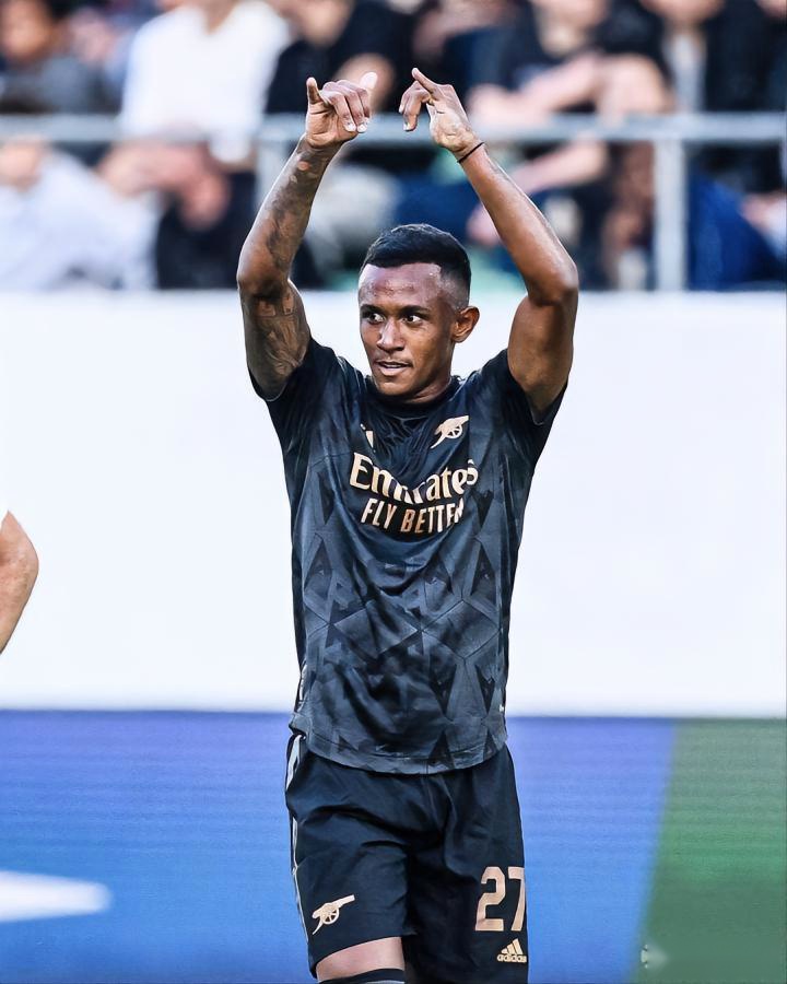 包含韩国力克阿森纳，马尔基尼奥斯制霸全场的词条