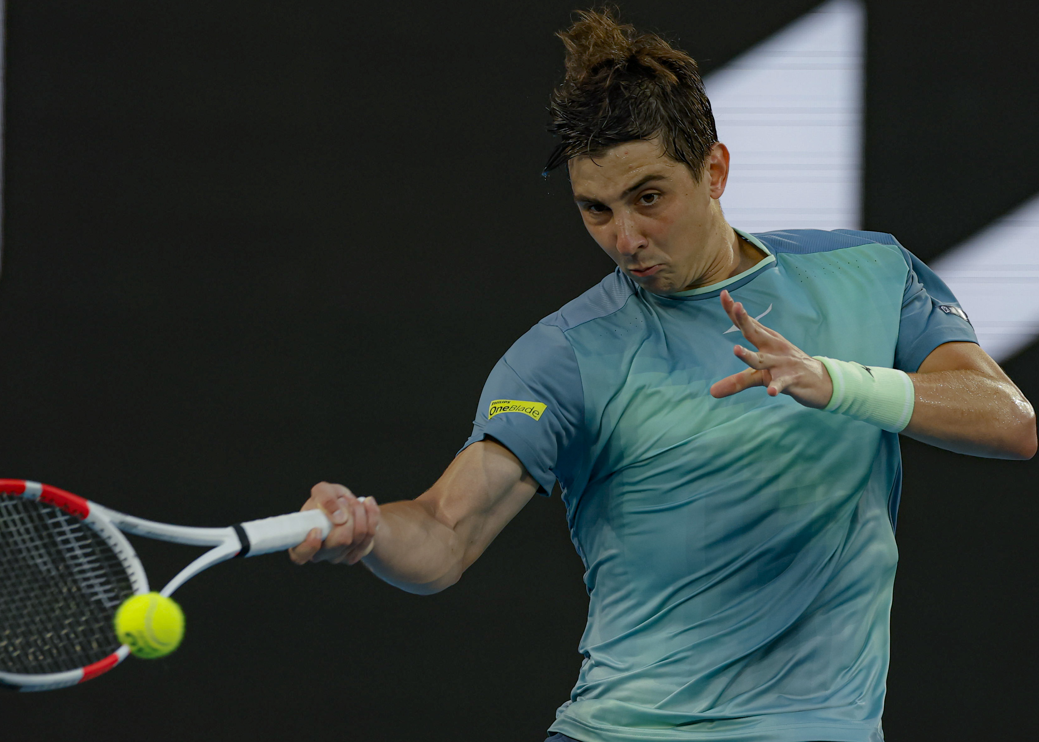 包含澳大利亚网球队轻取意大利网球队，阿尔卡拉斯高光表现的词条