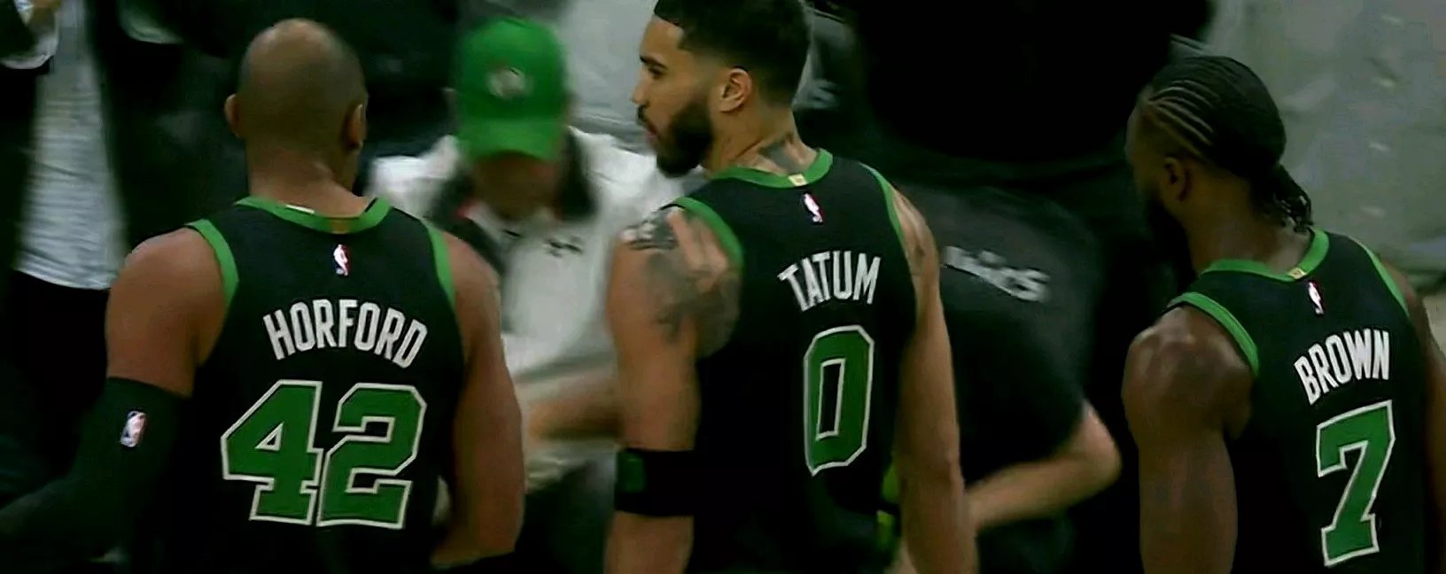 包含凯尔特人绝地反击76人，戈贝尔送出助攻的词条