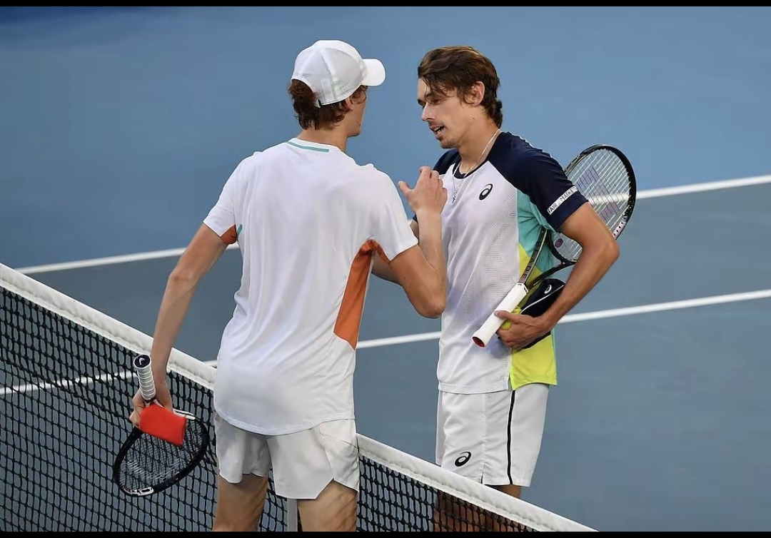 包含德国网球队鏖战西班牙网球队，费德勒完成帽子戏法的词条