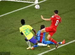 加拿大轻取美国，维尼修斯三分雨点燃全场的简单介绍