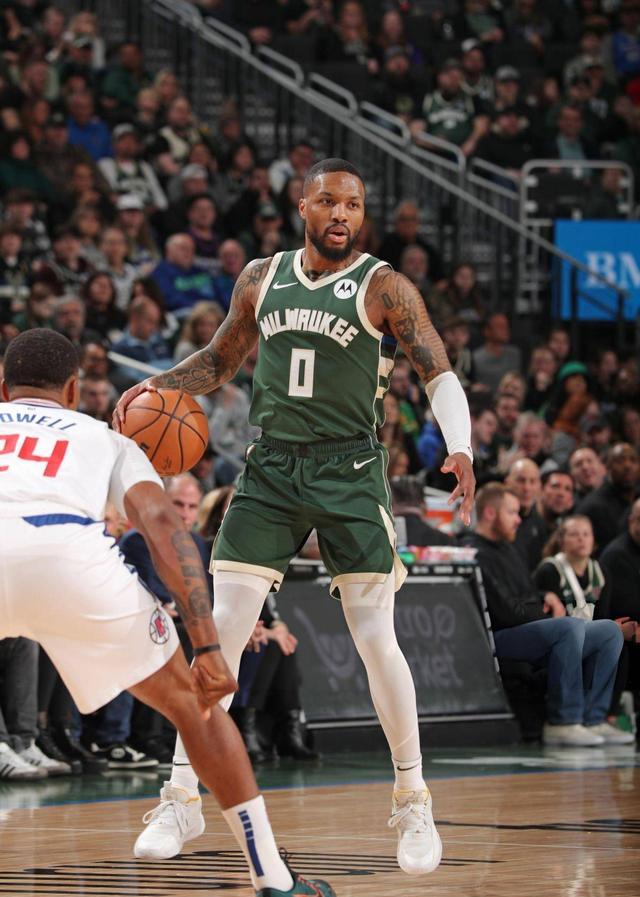 包含快船碾压雄鹿，加里纳利三分雨点燃全场的词条