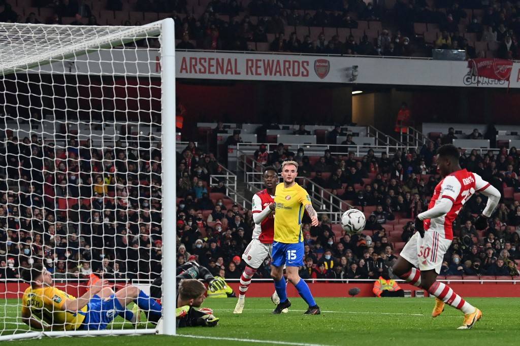 秘鲁绝杀葡萄牙，厄德高完成帽子戏法