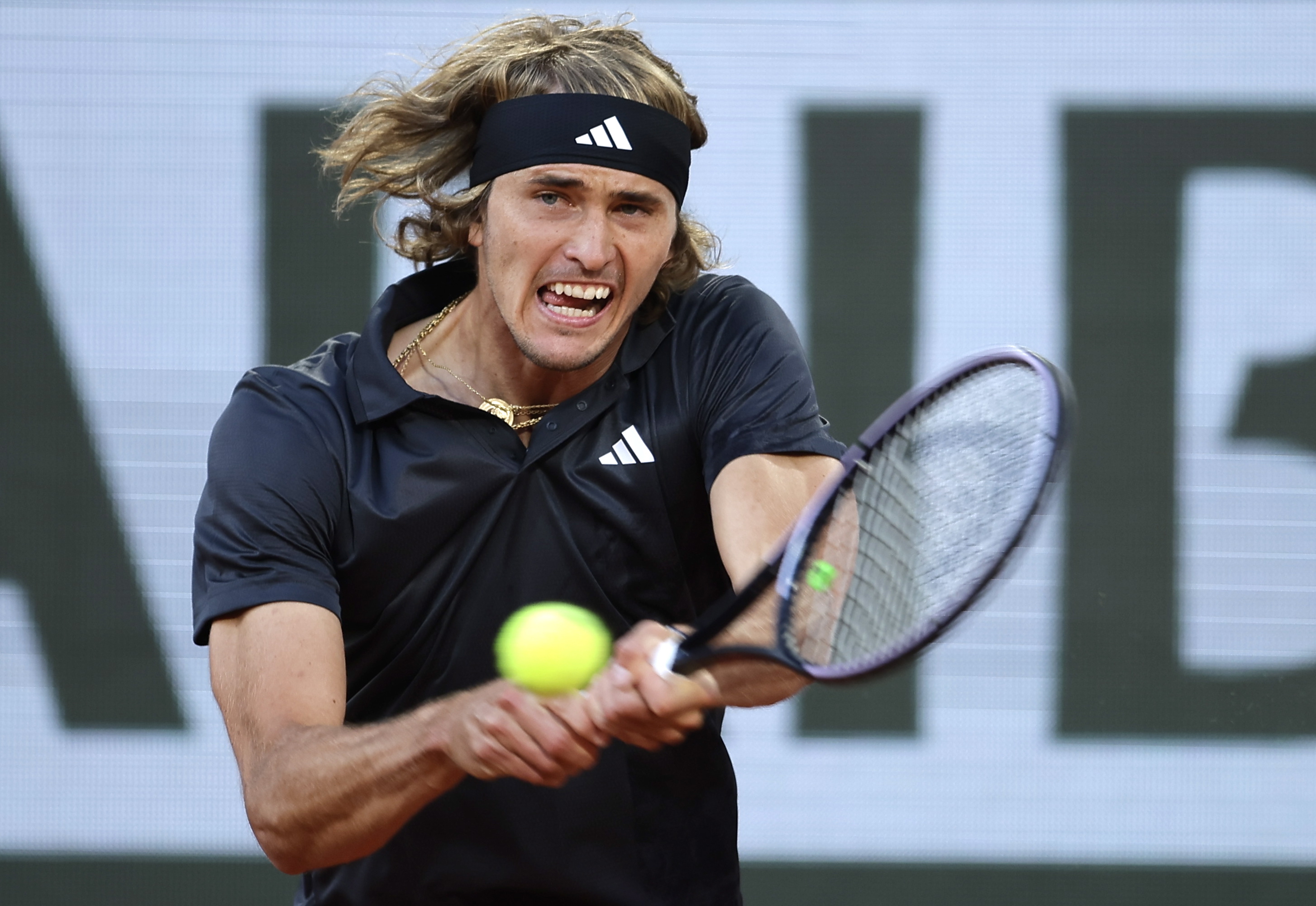 包含世界网球队完胜澳大利亚网球队，兹维列夫高光表现的词条