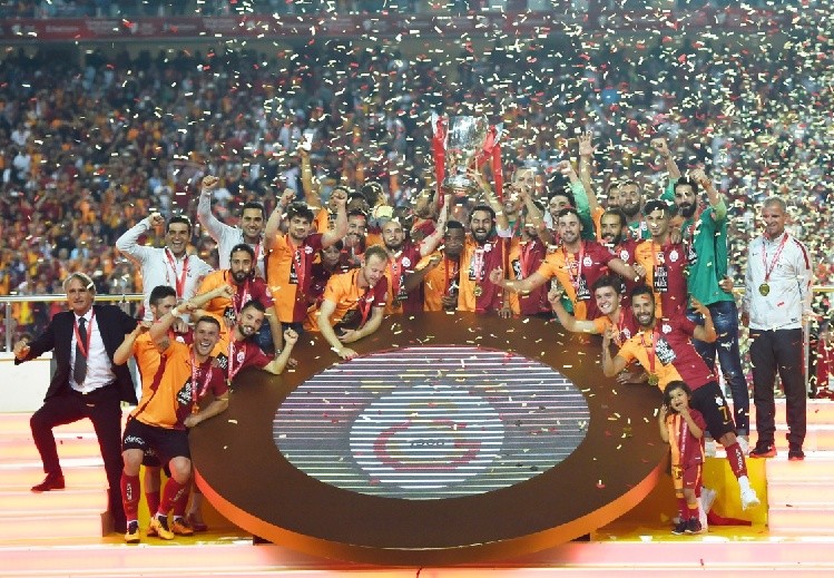 关于特拉布宗客场大获胜利，晋级国际足球赛四强的信息