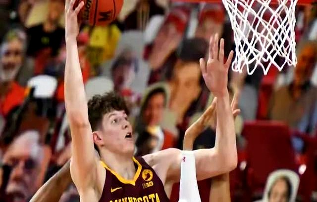 关于雄鹿遭遇辽宁男篮逆转，遗憾告负的信息