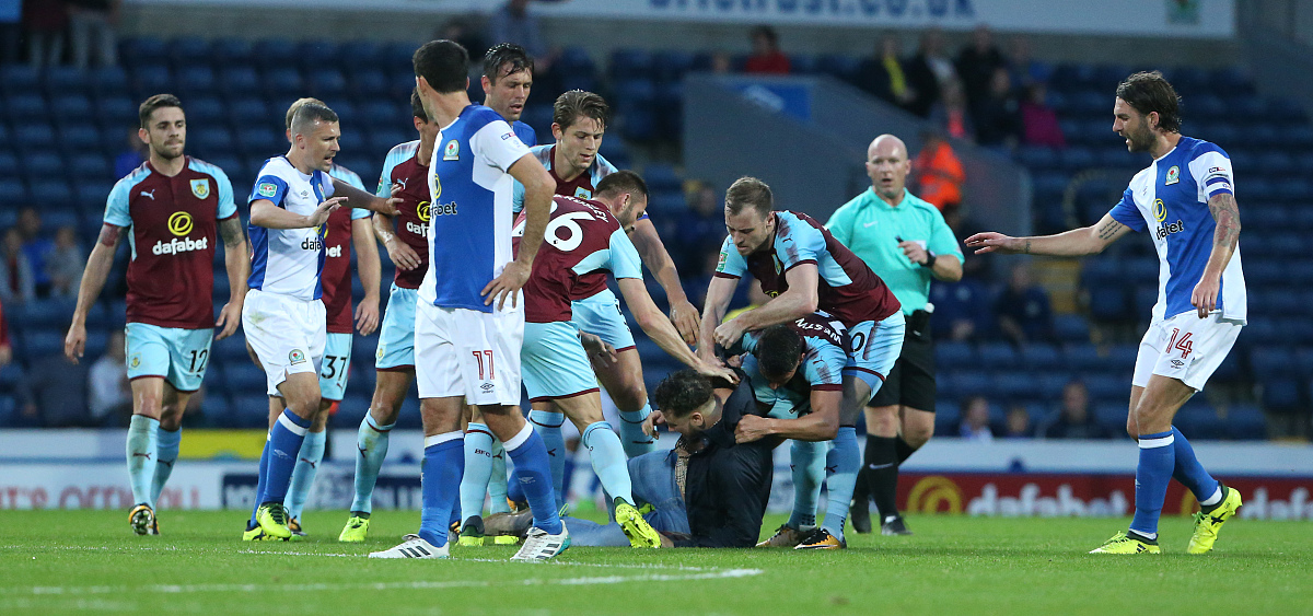 关于利兹联主场大胜布莱顿，双方排名颠倒的信息