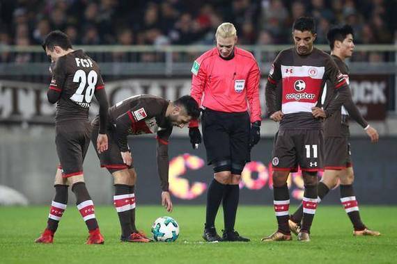 不来梅在客场惨败，遭遇主场之痛的简单介绍