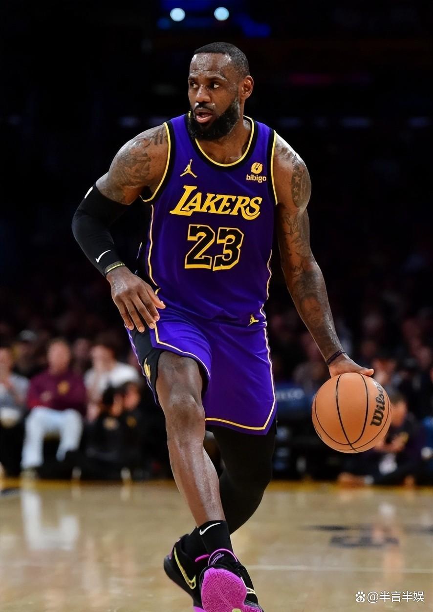 詹姆斯再次创下三双纪录，领导球队晋级季后赛的简单介绍