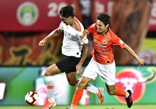 关于天海客场险胜大连一方，全取三分再次领跑的信息