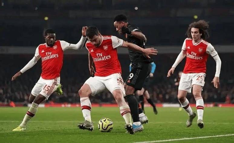 关于阿森纳客场惨败布莱顿，陷入低谷的信息