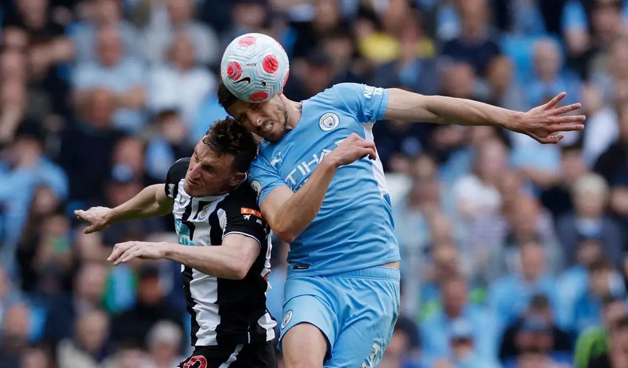 包含曼城客场大胜切尔西，榜首不动的词条