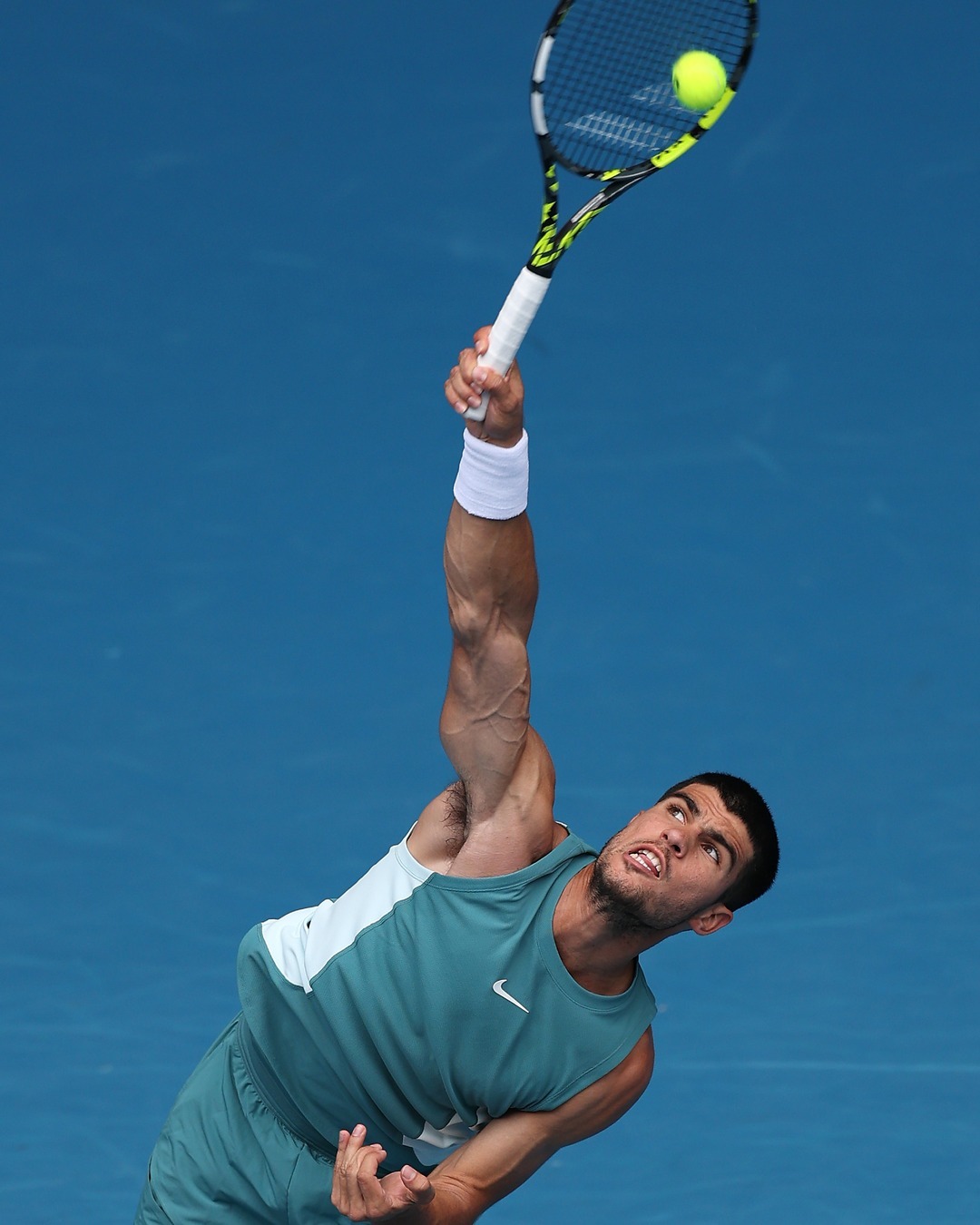 关于意大利网球队完胜日本网球队，阿尔卡拉斯绝境逆转的信息