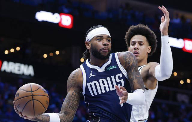 包含独行侠轻取凯尔特人B队，特雷杨高光表现的词条