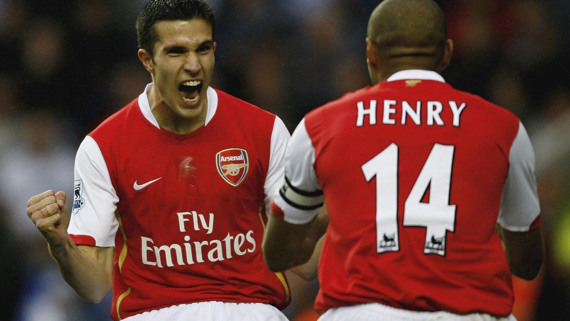 欧冠淘汰赛之夜,恩比德表现堪称教科书,当篮球巨星在足球巅峰之夜闪耀