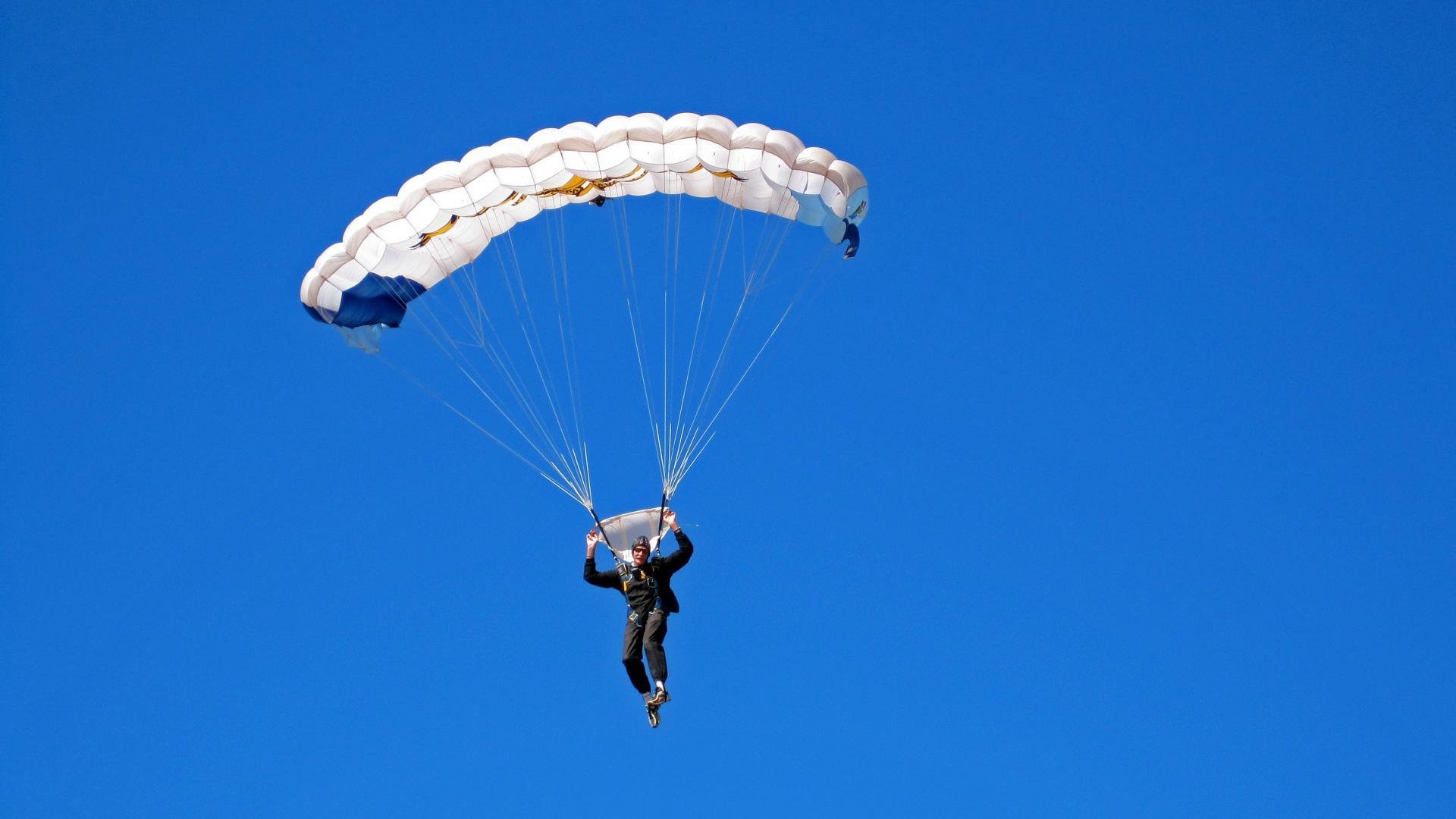 米切尔黄蜂之刺，蛰伤快船的冠军级宣言